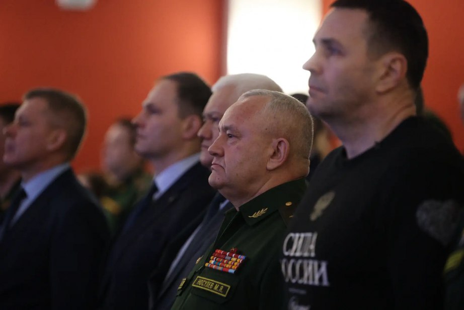 Дмитрий Демешин: «Будем достойны героизма и мужества защитников российского государства!» Дмитрий Демешин: «Будем достойны героизма и мужества защитников российского государства!»