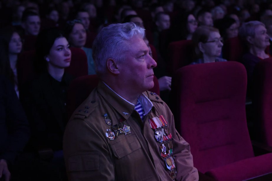 Дмитрий Демешин: «Будем достойны героизма и мужества защитников российского государства!» Дмитрий Демешин: «Будем достойны героизма и мужества защитников российского государства!»