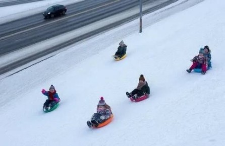 Детские зимние забавы на свежем воздухе полезны и увлекательны