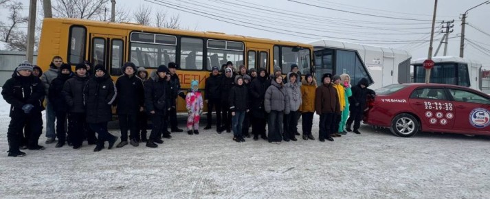 Автоинспекторы города Хабаровска совместно с представителями «Всероссийского общества автомобилистов» на базе автодрома «ВОА» провели профилактическое мероприятие «Заезд смелых» для ребят из Хабаровского краевого центра...