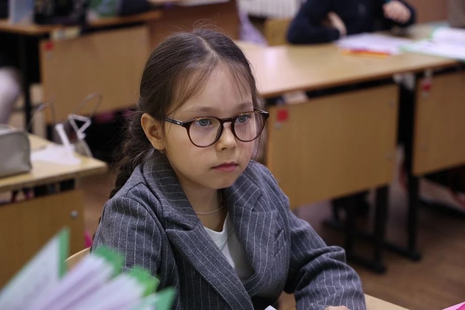 «Я не представляю себя ни в какой другой сфере»: Педагогический коллектив в селе имени Полины Осипенко прирастает молодыми учителями «Я не представляю себя ни в какой другой сфере»: Педагогический коллектив в селе имени Полины Осипенко прирастает молодыми учителями