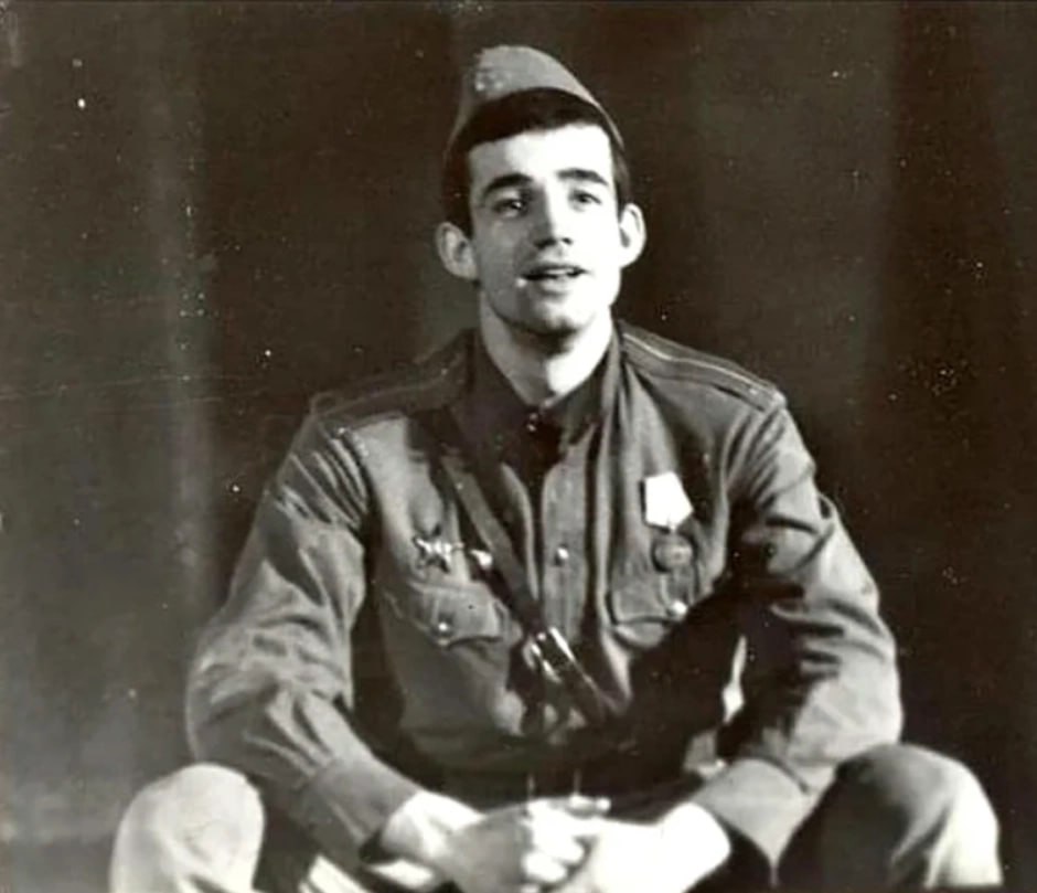 Долг Родине. Как звёзды сцены служили в армии Долг Родине. Как звёзды сцены служили в армии