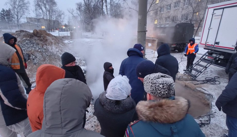 Хабаровске коммунальные службы и власти региона работают над ликвидацией крупной аварии на тепломагистрали ТМ-33 Хабаровске коммунальные службы и власти региона работают над ликвидацией крупной аварии на тепломагистрали ТМ-33