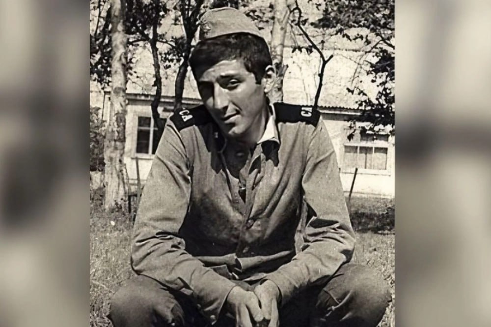 Долг Родине. Как звёзды сцены служили в армии Долг Родине. Как звёзды сцены служили в армии