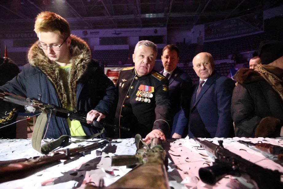 В Хабаровске проходит патриотический форум «Народ и Армия едины» В Хабаровске проходит патриотический форум «Народ и Армия едины»