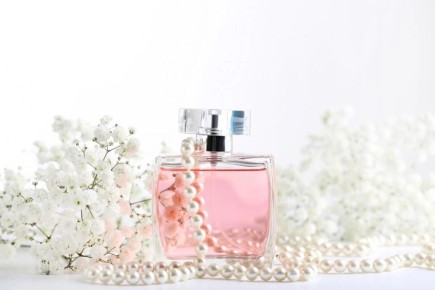 Ностальгия по ароматам: как парфюмы из 90-х возвращаются в моду