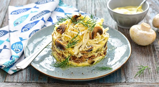 Необычный салат с плавленым сыром и шпротами для настоящих гурманов