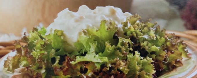 Обновите свой ужин: легкий зеленый салат с яичной заправкой