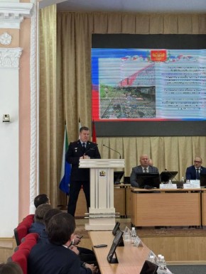 В большом зале администрации города Хабаровска проходит заседание Хабаровской городской Думы