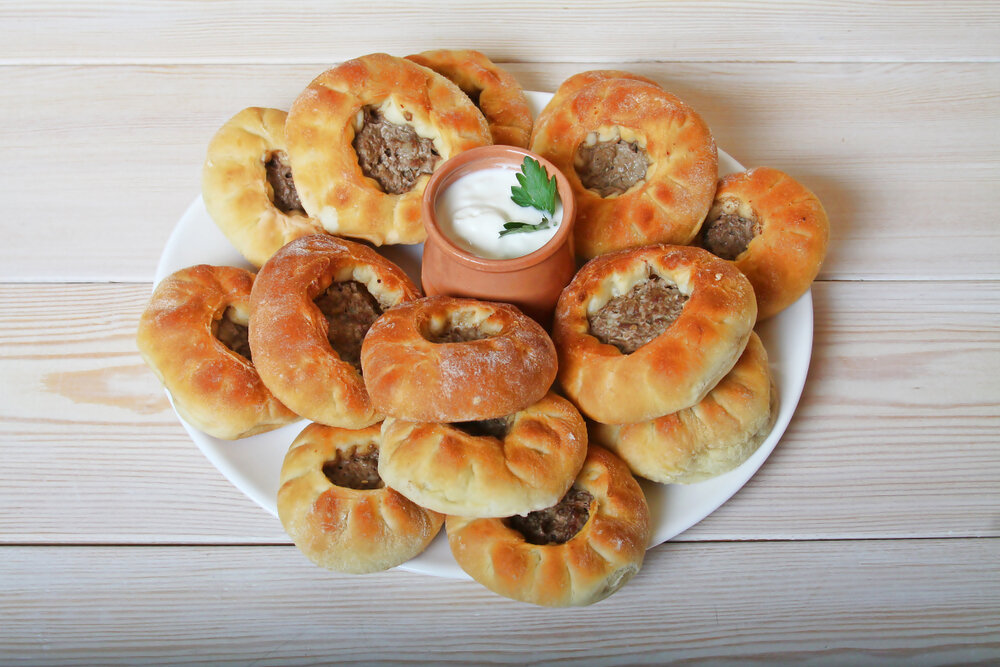 Чудо в духовке: нежные беляши без лишнего масла