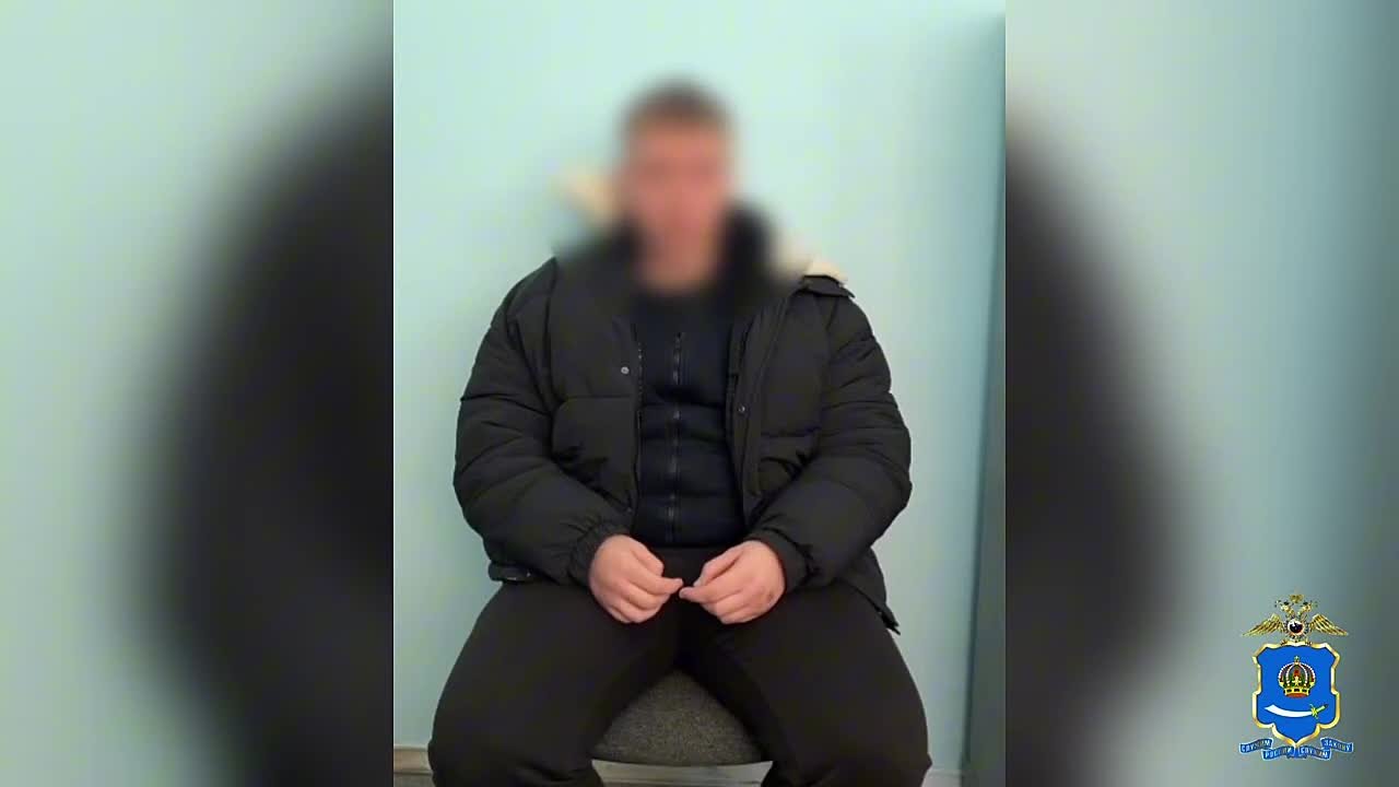 Посыльный аферистов, обманувших 7 граждан России на 8 миллионов рублей, задержан астраханской полицией