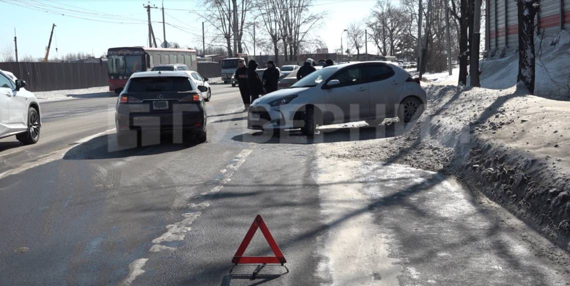 Серьезная авария парализовала движение на проспекте 60-летия Октября Серьезная авария парализовала движение на проспекте 60-летия Октября