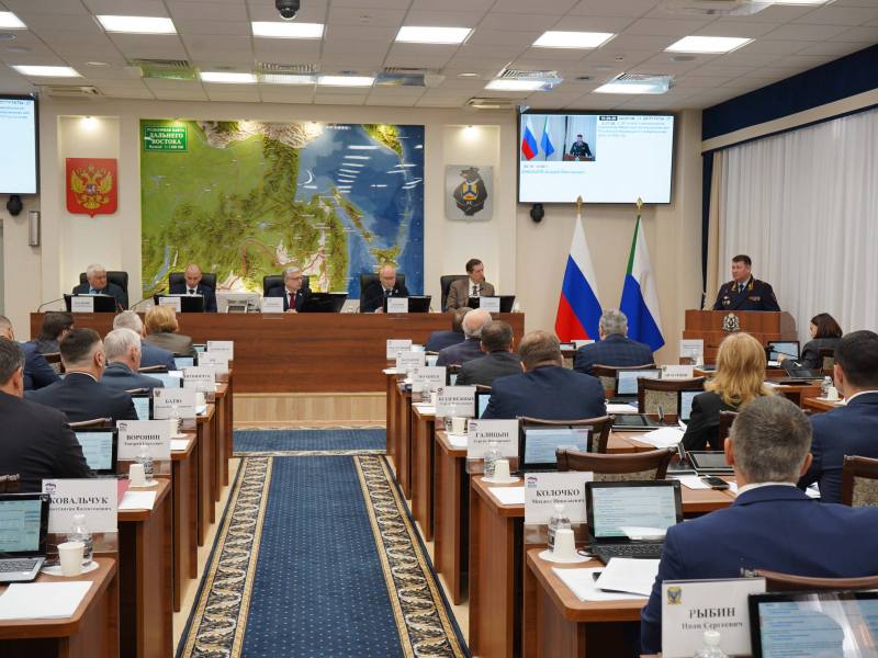 Начальник УМВД России по Хабаровскому краю выступил с отчетом о деятельности ведомства в краевой Думе