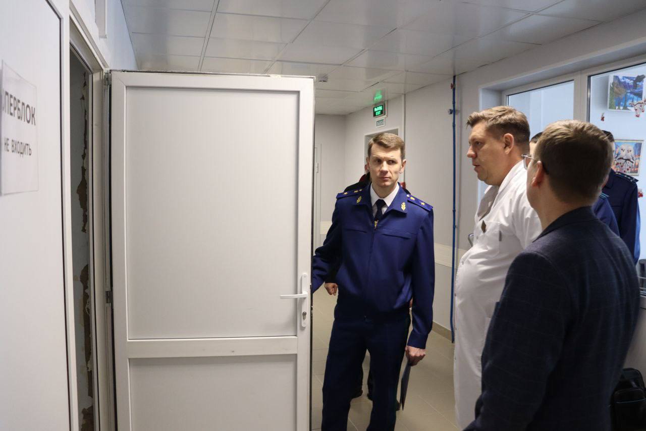 Прокурор края Виталий Степанов в рамках рабочей поездки осуществил проверку хода выполнения строительных и ремонтных работ на объектах здравоохранения Прокурор края Виталий Степанов в рамках рабочей поездки осуществил проверку хода выполнения строительных и ремонтных работ на объектах здравоохранения