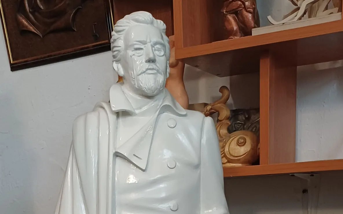 Памятник Чехову и сквер получили в Хабаровске юридический статус