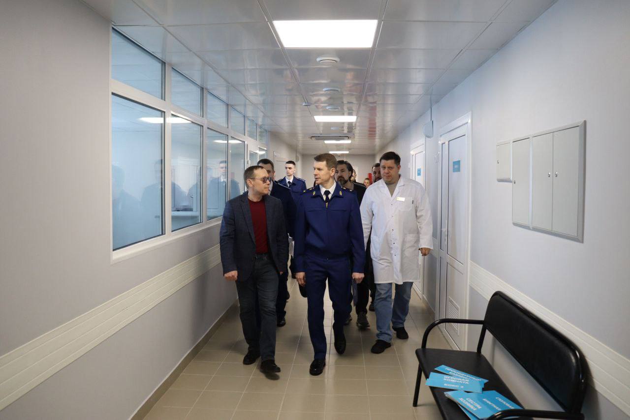 Прокурор края Виталий Степанов в рамках рабочей поездки осуществил проверку хода выполнения строительных и ремонтных работ на объектах здравоохранения