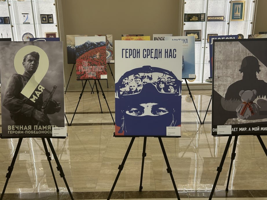 Работа хабаровской художницы Натальи Панюшиной вошла в экспозицию выставки плакатного искусства «Время смыслов», открывшейся в Совете Федерации в Москве