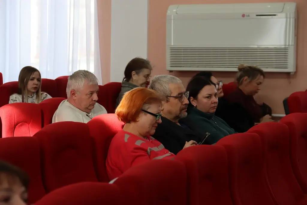 Александр Жорник: В администрации города продолжается серия обучающих мероприятий для председателей советов многоквартирных домов и представителей управляющих организаций Александр Жорник: В администрации города продолжается серия обучающих мероприятий для председателей советов многоквартирных домов и представителей управляющих организаций