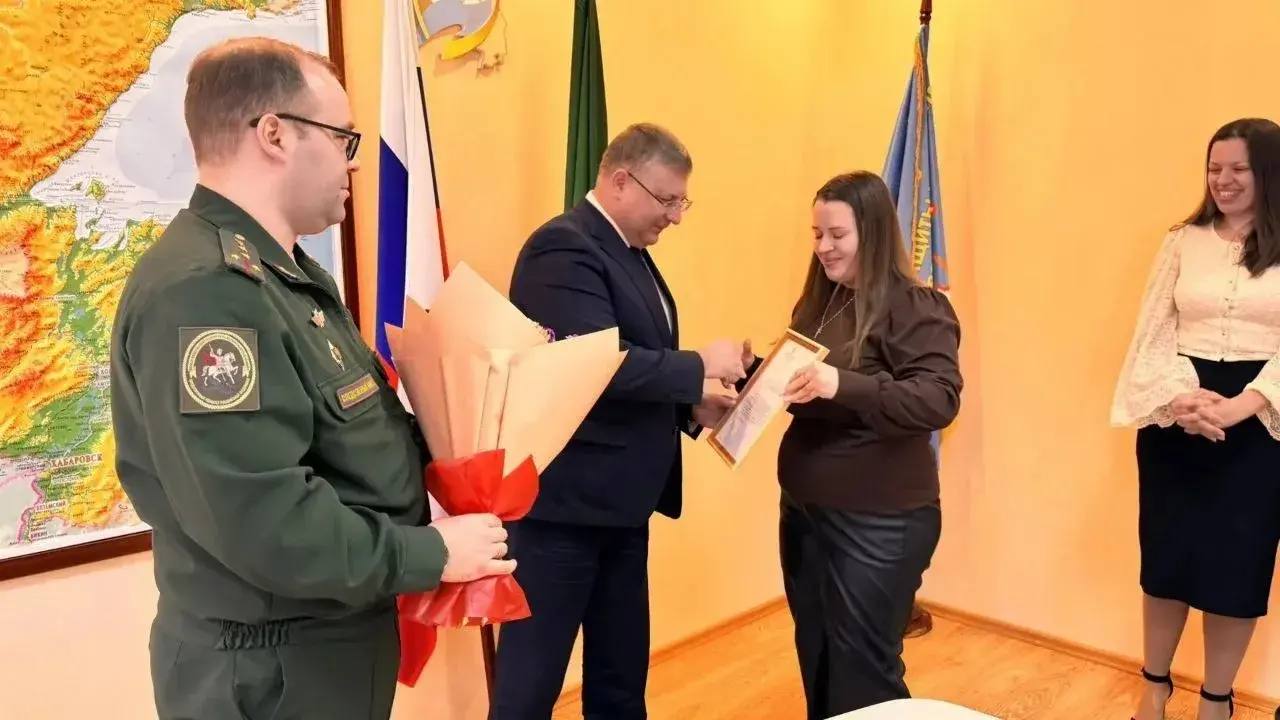 В Хабаровске военные следователи СК России оказали содействие участникам специальной военной операции в реализации их права на получение жилья В Хабаровске военные следователи СК России оказали содействие участникам специальной военной операции в реализации их права на получение жилья