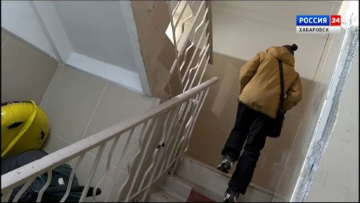 Пенсионеры и инвалиды многоэтажки не могут выйти из дома из-за сломанного лифта