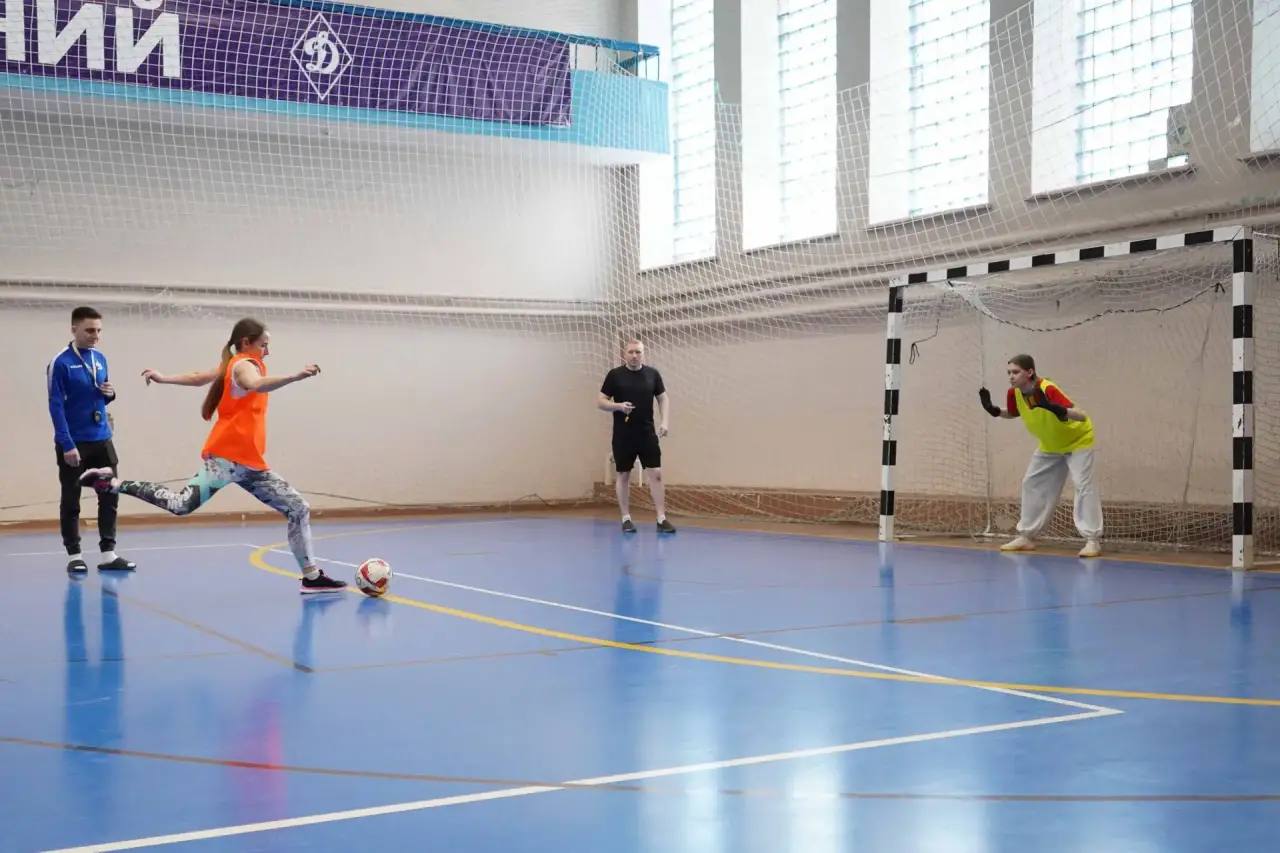 В преддверии празднования Международного женского дня в УМВД России по Хабаровскому краю состоялись соревнования по мини-футболу среди женщин В преддверии празднования Международного женского дня в УМВД России по Хабаровскому краю состоялись соревнования по мини-футболу среди женщин