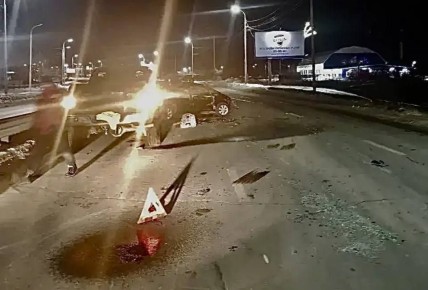 По предварительным данным 03.03.2026 в 20 часов 08 минут водитель, управляя транспортным средством «Toyota Tundra» в районе д. 83 по ул. Павла Морозова не выдержал безопасный для движения боковой интервал в результате чего...