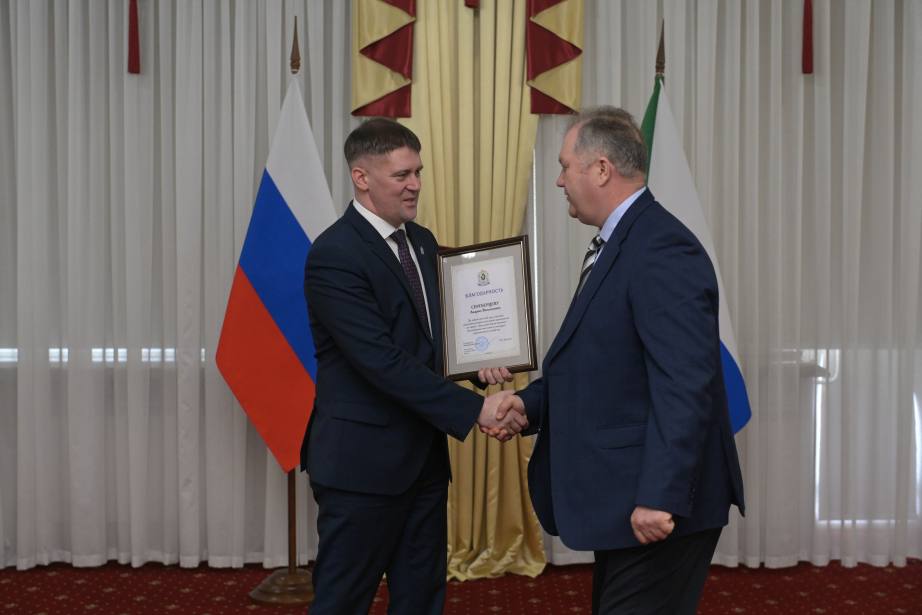 Лучших представителей отрасли ЖКХ и бытового обслуживания наградили в Хабаровском крае Лучших представителей отрасли ЖКХ и бытового обслуживания наградили в Хабаровском крае