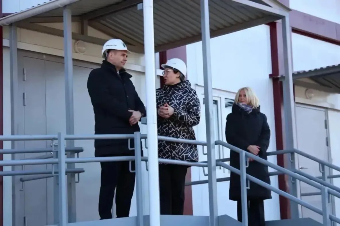 Губернатор Демешин дал месяц на сдачу новой поликлиники в Бикине