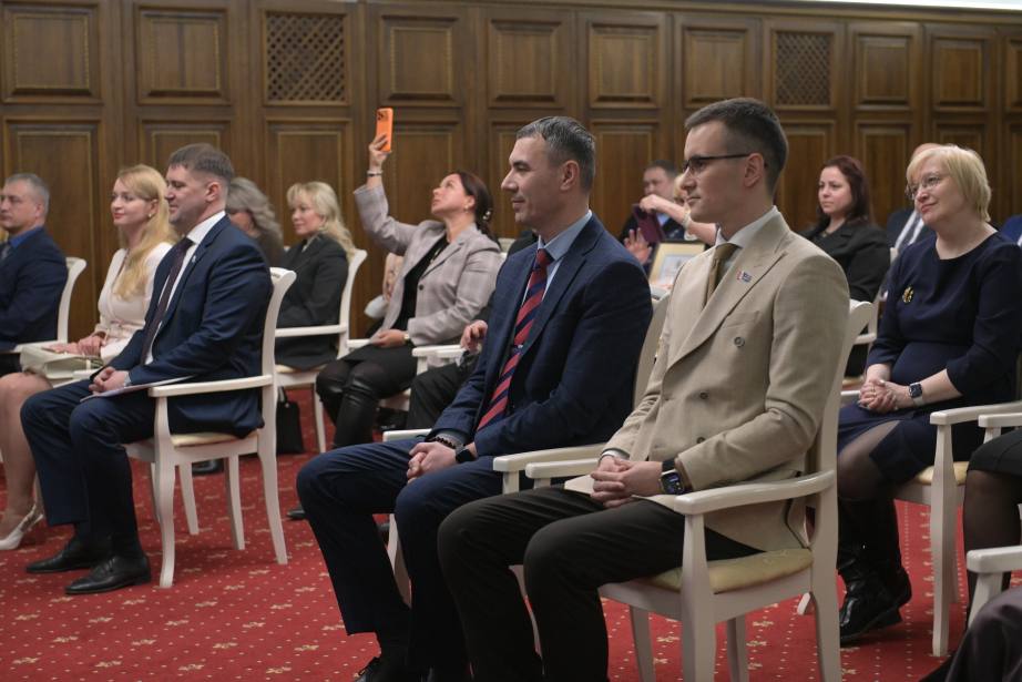 Лучших представителей отрасли ЖКХ и бытового обслуживания наградили в Хабаровском крае Лучших представителей отрасли ЖКХ и бытового обслуживания наградили в Хабаровском крае