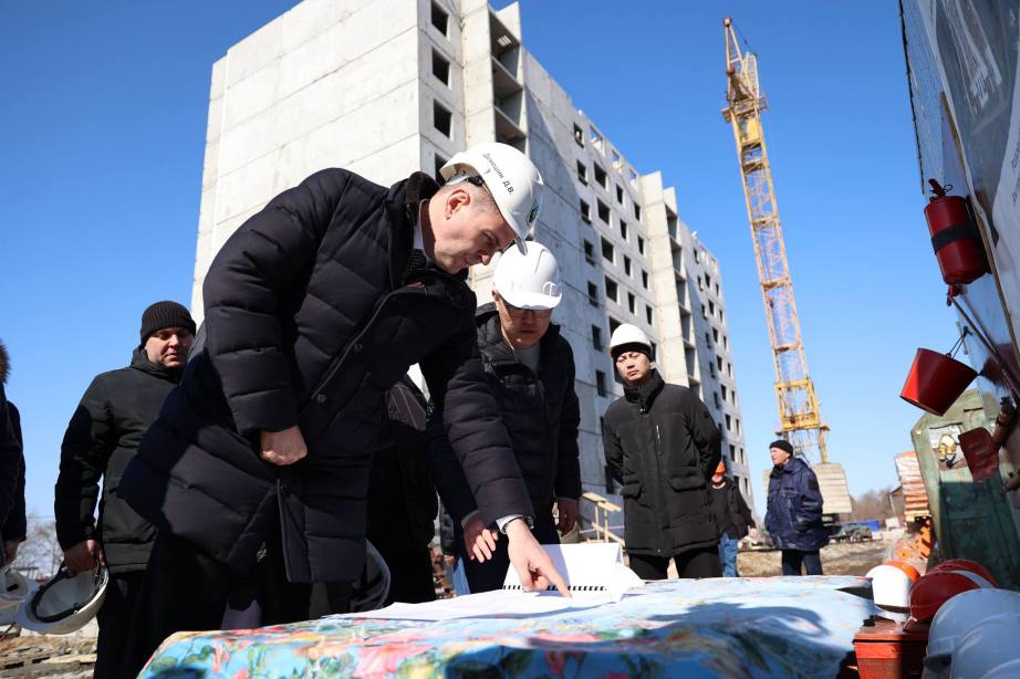 Дмитрий Демешин проинспектировал строительство дома для жителей аварийного фонда в Бикине Дмитрий Демешин проинспектировал строительство дома для жителей аварийного фонда в Бикине