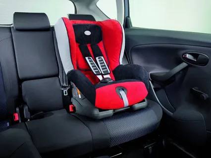 Госавтоинспекция города Хабаровска напоминает водителям о безопасной перевозке детей!