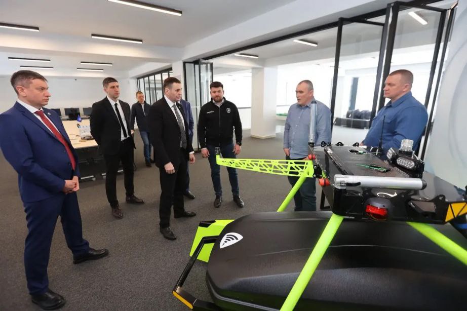 Передовые практики цифровизации Сахалинской области изучила делегация края во главе с Дмитрием Демешиным Передовые практики цифровизации Сахалинской области изучила делегация края во главе с Дмитрием Демешиным