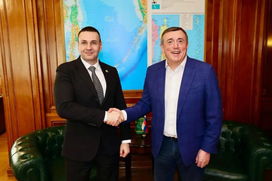 Передовые практики цифровизации Сахалинской области изучила делегация края во главе с Дмитрием Демешиным Передовые практики цифровизации Сахалинской области изучила делегация края во главе с Дмитрием Демешиным