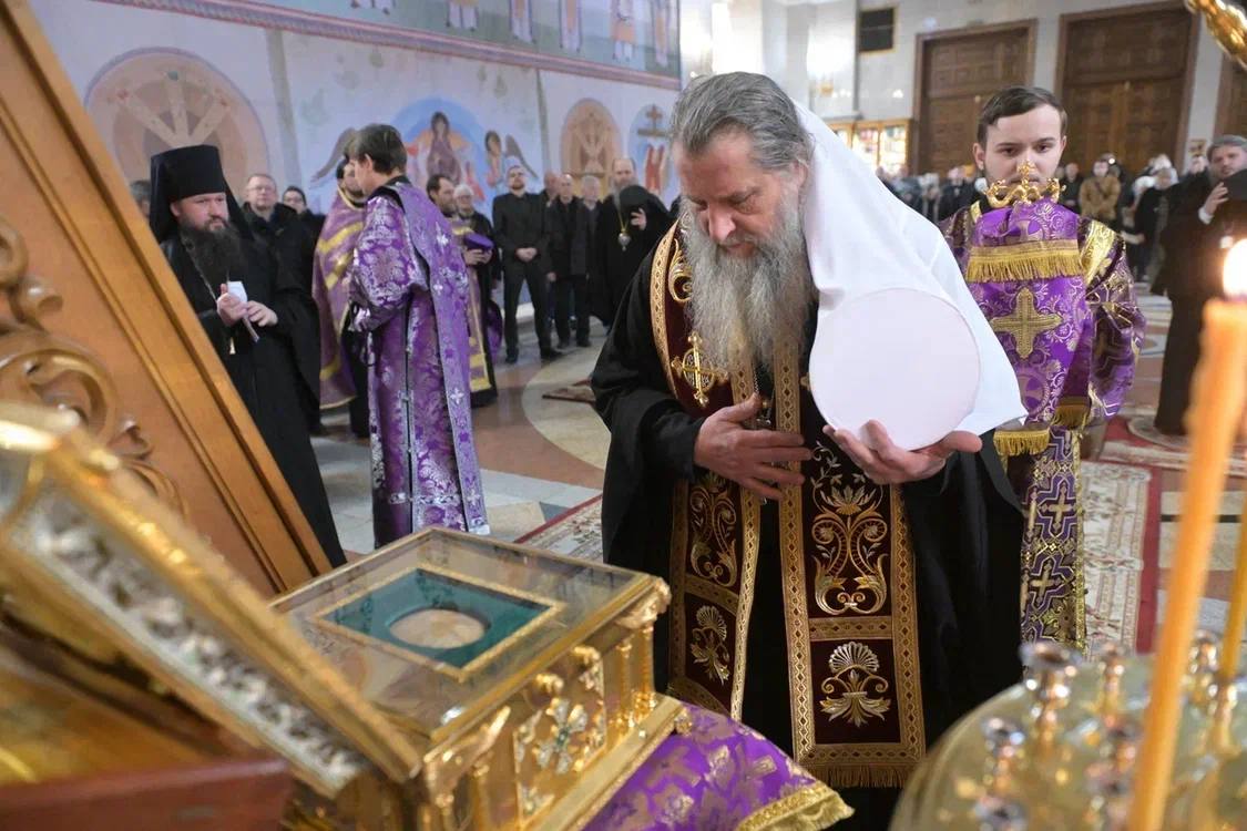 Ковчег с честной главой святителя Иннокентия Московского прибыл в Хабаровск Ковчег с честной главой святителя Иннокентия Московского прибыл в Хабаровск