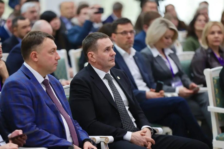 Передовые практики цифровизации Сахалинской области изучила делегация края во главе с Дмитрием Демешиным Передовые практики цифровизации Сахалинской области изучила делегация края во главе с Дмитрием Демешиным