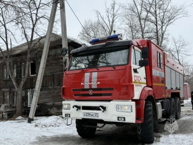 Хабаровские огнеборцы ликвидировали пожар в бараке на Руднева