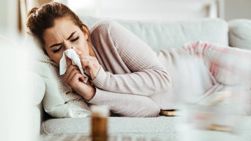 Как взыскать компенсацию за болезнь от коллеги: советы юристов в 2026 году