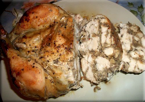 Праздник на столе: как приготовить фаршированную курицу
