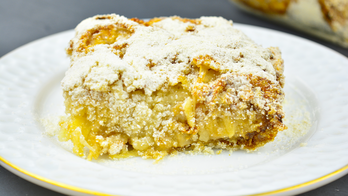 Как испечь нежный яблочный пирог без яиц и жидкостей