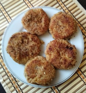 Котлеты из нута в панировке из грецких орехов