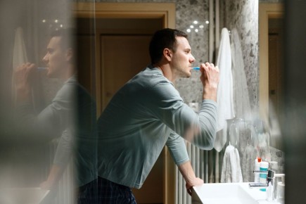 Как победить желтый налет на зубах: эффективные советы стоматолога