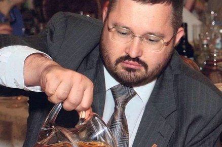 Второй Мавроди? Бизнесмен собрал с россиян 6 млрд рублей, находясь в тюрьме