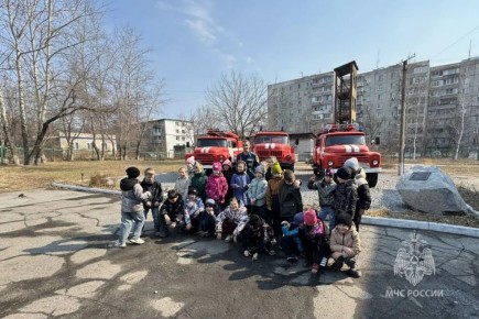 Примеряя каску: экскурсии в пожарные части Хабаровска – шаг к выбору призвания