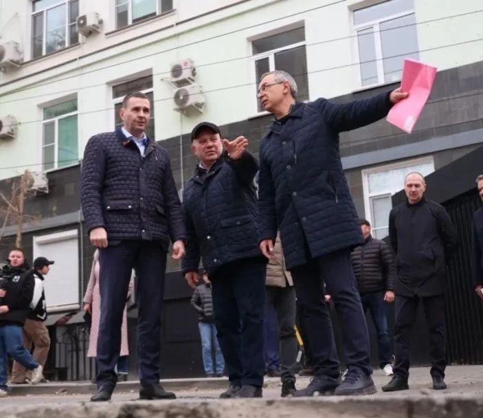 Сергей Кравчук: В ходе объезда с губернатором Дмитрием Викторовичем Демешиным осмотрели участки дорог, на которые поступают жалобы от жителей