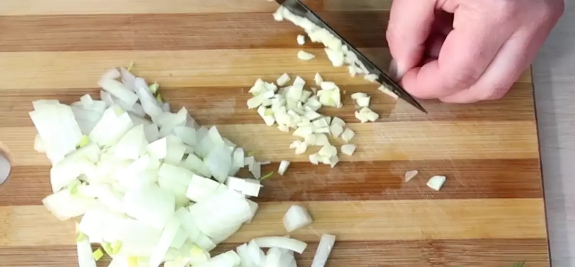 Восхитительная стручковая фасоль с помидорами по-гречески: простой рецепт для ужина