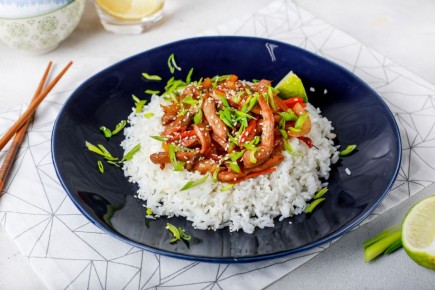 Глазированная свинина со шрирачей: простой рецепт с рисом Жасмин