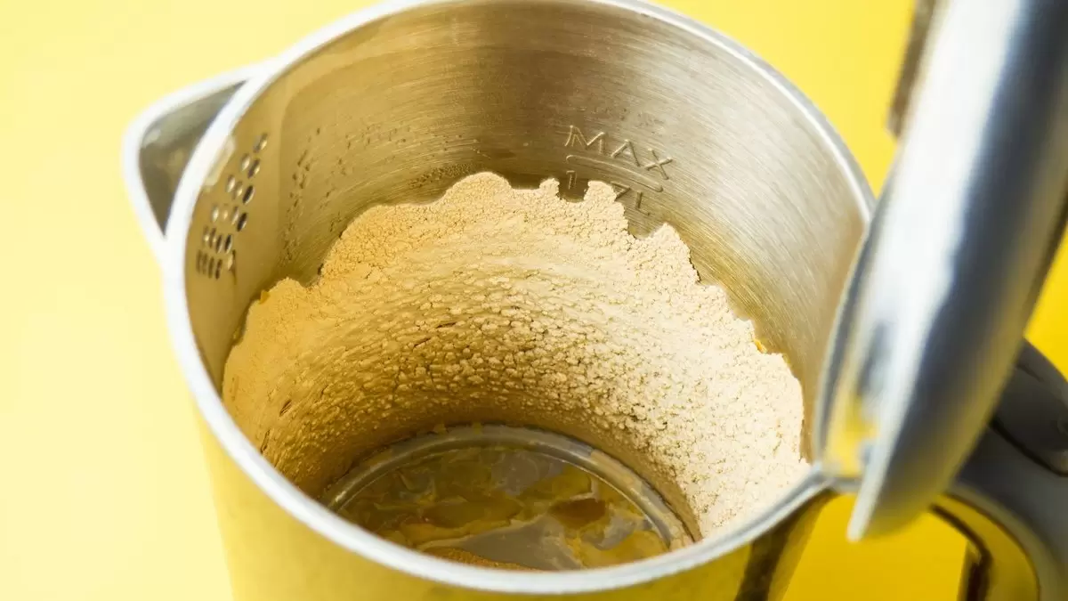 Накипь в чайнике: Почему она появляется и как избежать проблем