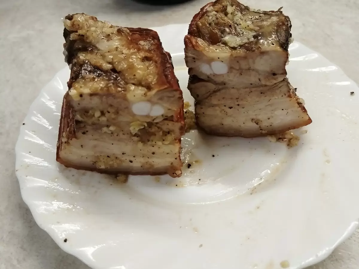 Незабываемая свиная грудинка: закуска, которая украсит любой праздник