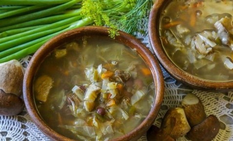 Летние щи с фасолью и белыми грибами: идеальный суп для жаркого дня