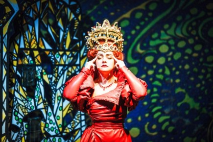 За кулисами волшебства: шляпных дел мастера Хабаровского музыкального театра